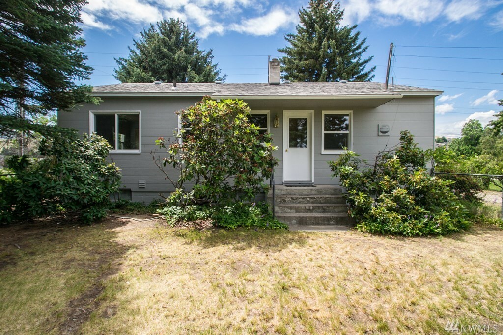 Property Photo:  1709 N Western Ave  WA 98801 