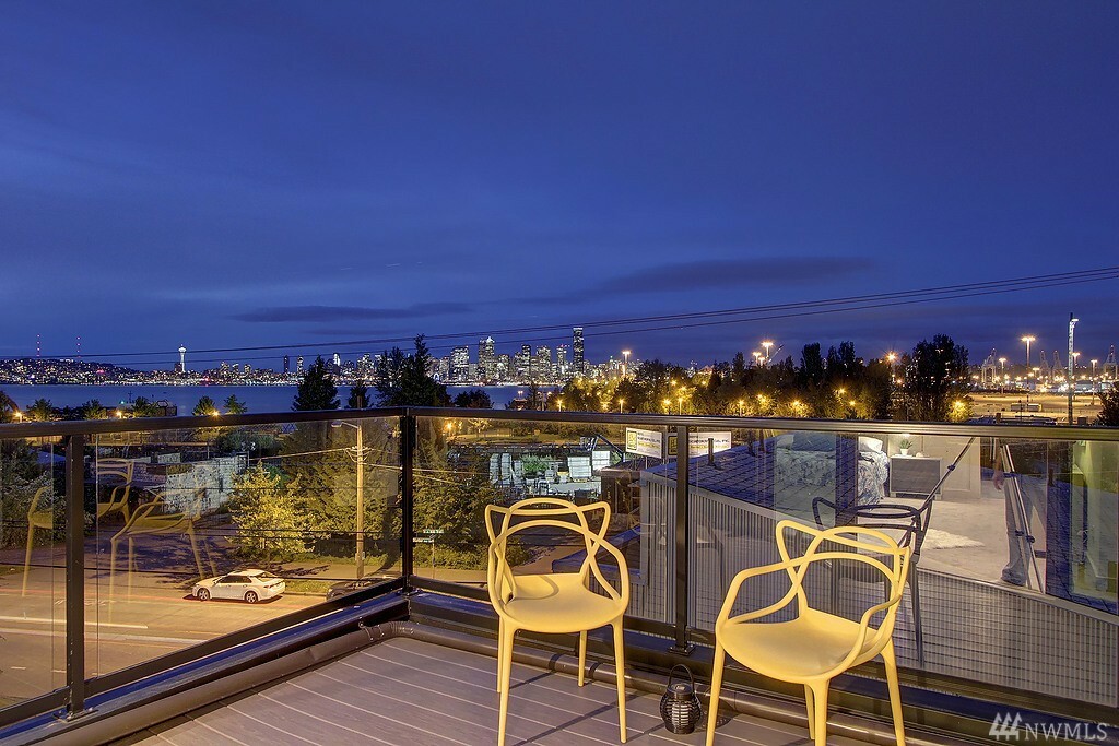 Property Photo:  2383 Harbor Ave SW  WA 98126 