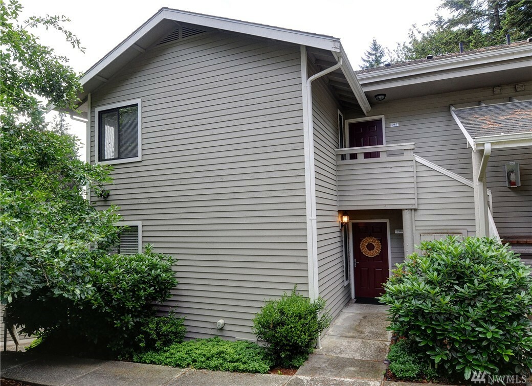 Property Photo: 9009 Avondale Rd NE F111 WA 98052