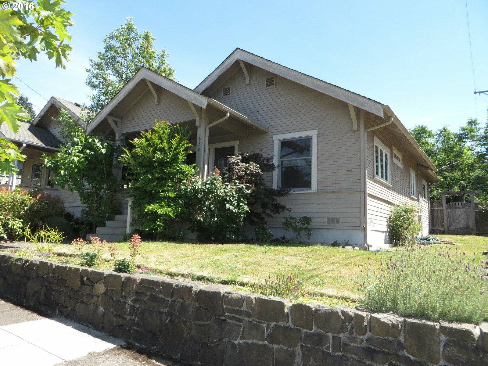 Property Photo: 338 W 20th Ave OR 97405