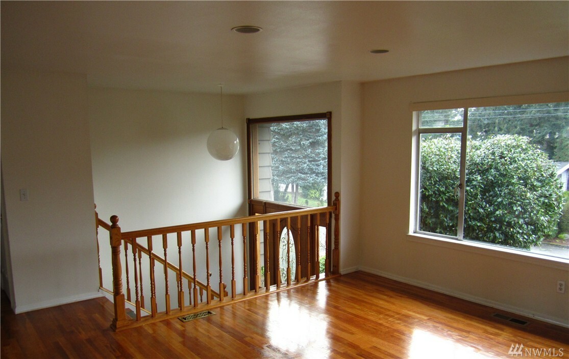 Property Photo: 16536 NE 27th St WA 98008