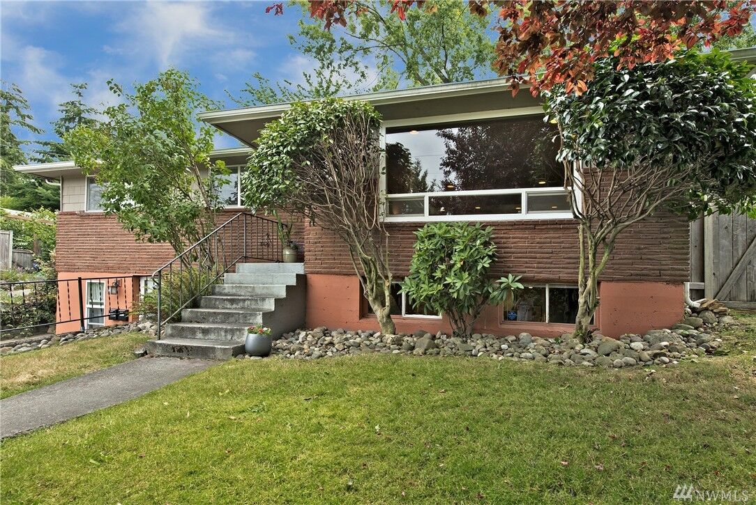 Property Photo:  9426 14th Ave SW  WA 98106 