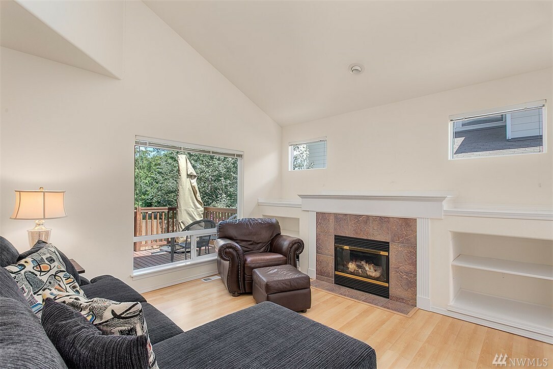 Property Photo: 2527 141st Place SW B WA 98087