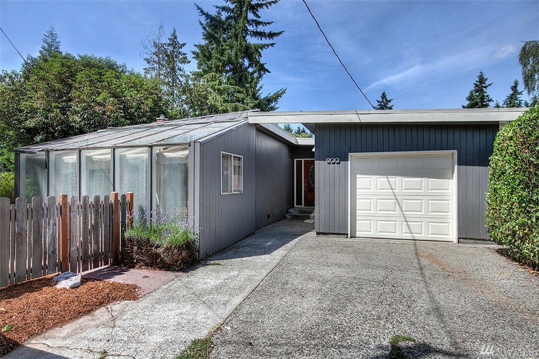 Property Photo:  1200 NE 124th St  WA 98125 