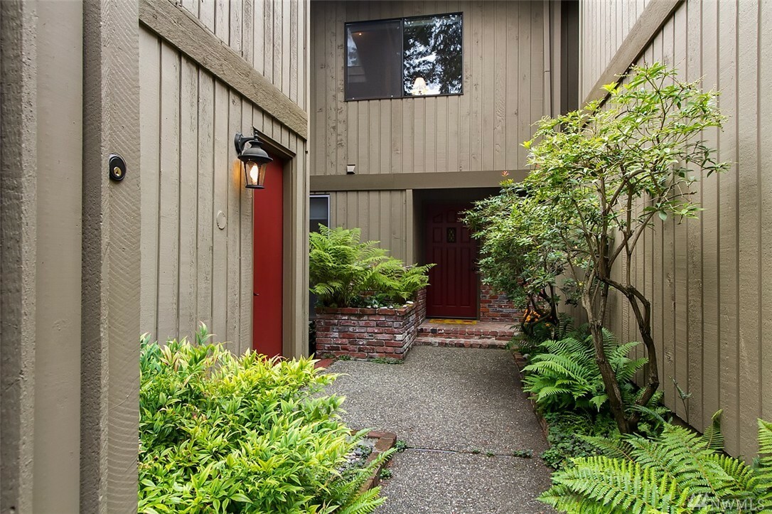 Property Photo:  8419 Main St 4B  WA 98026 