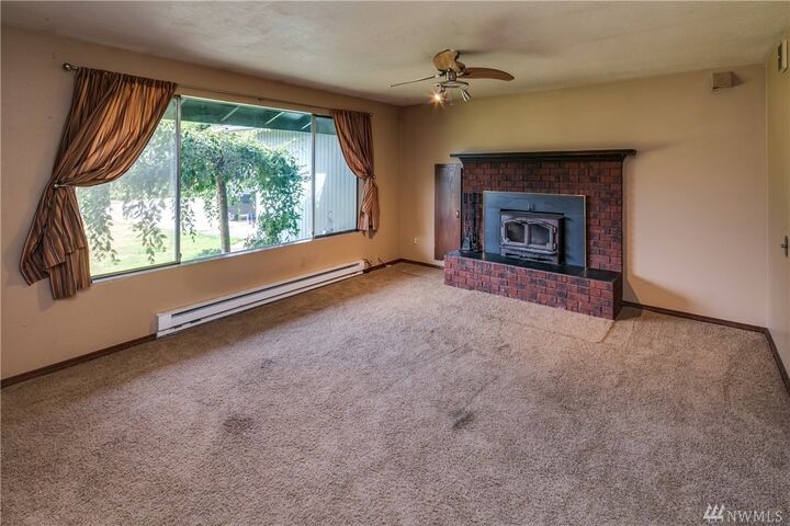 Property Photo:  2437 Lyn Ct  WA 98240 