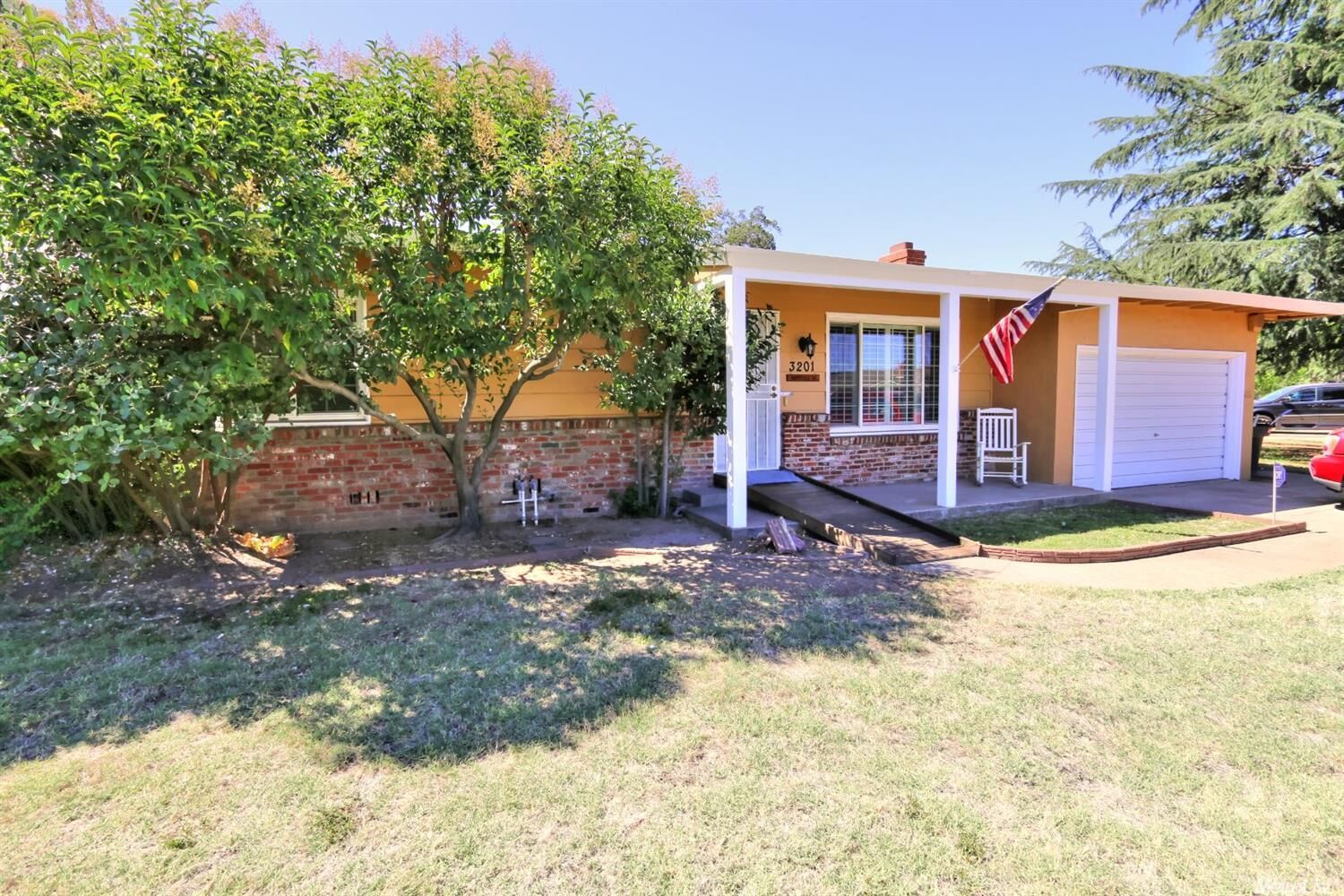 Property Photo: 3201 Kentfield Drive CA 95821
