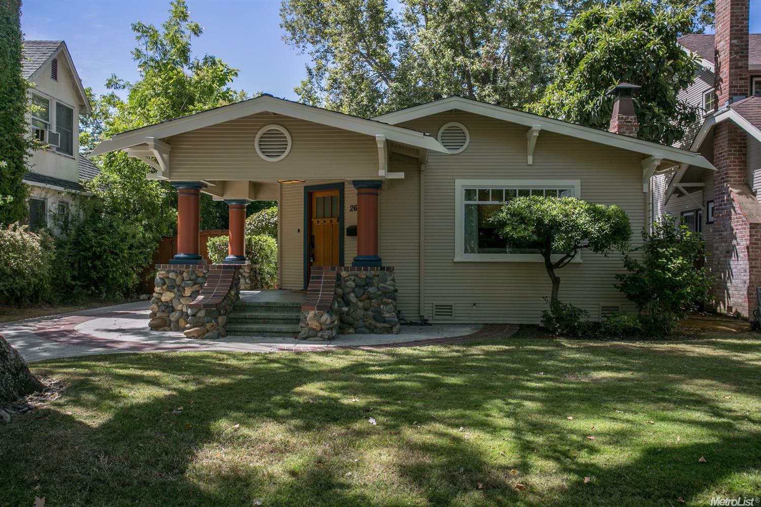 Property Photo:  2608 3rd Avenue  CA 95818 