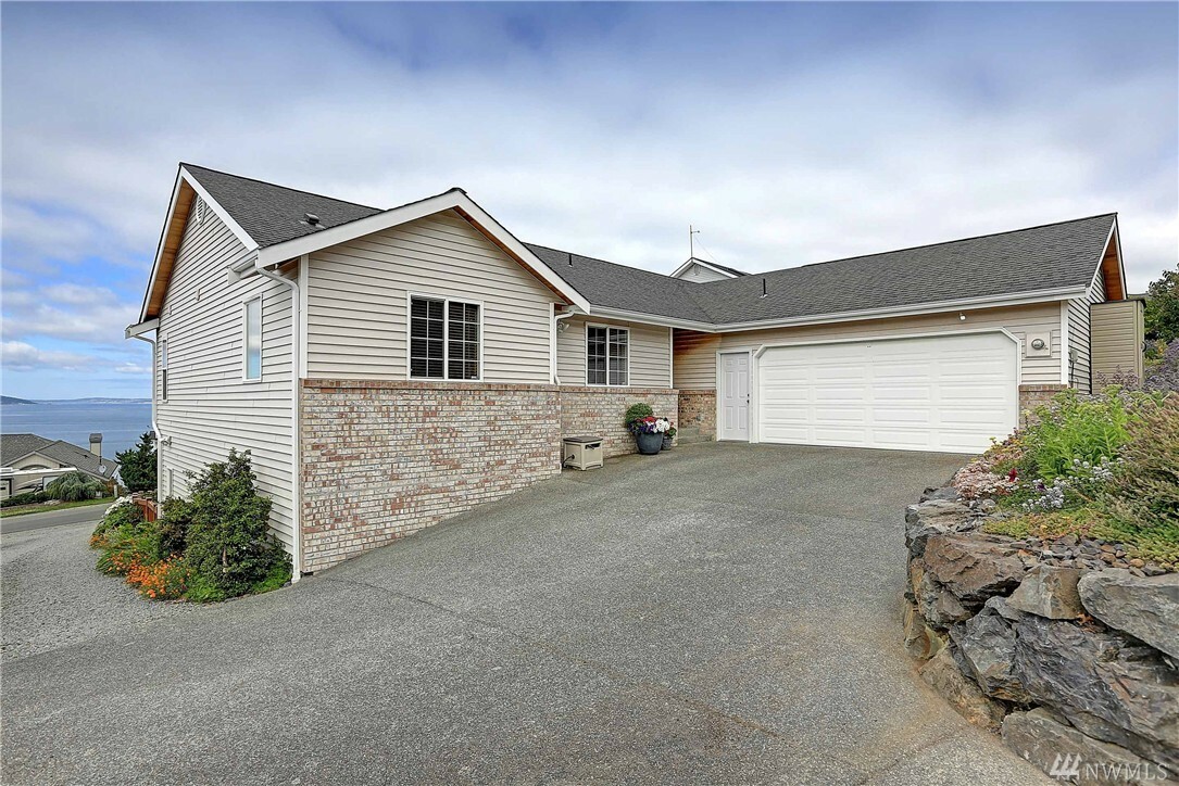 Property Photo:  260 Burke Dr  WA 98282 