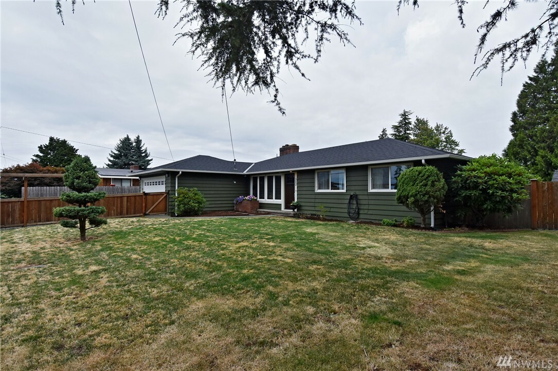 Property Photo:  502 S 144th St  WA 98168 