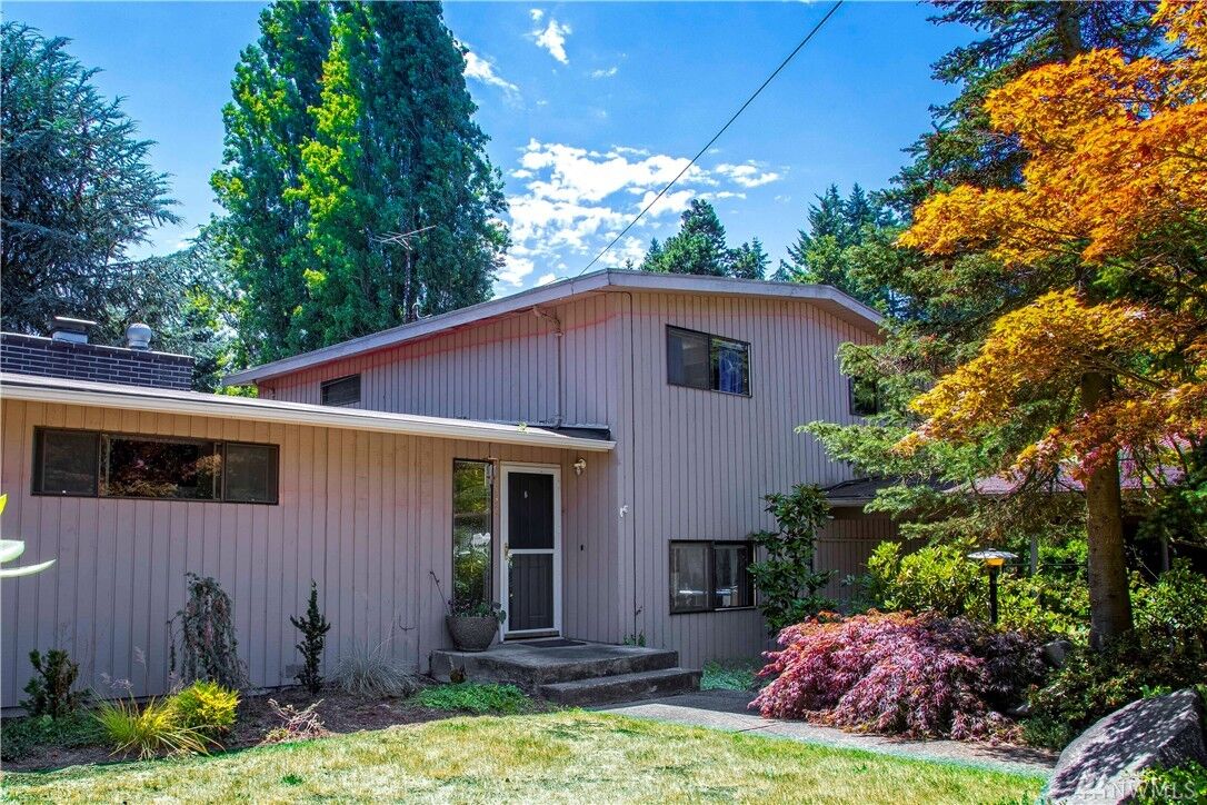 Property Photo:  16359 Wallingford Ave N  WA 98133 