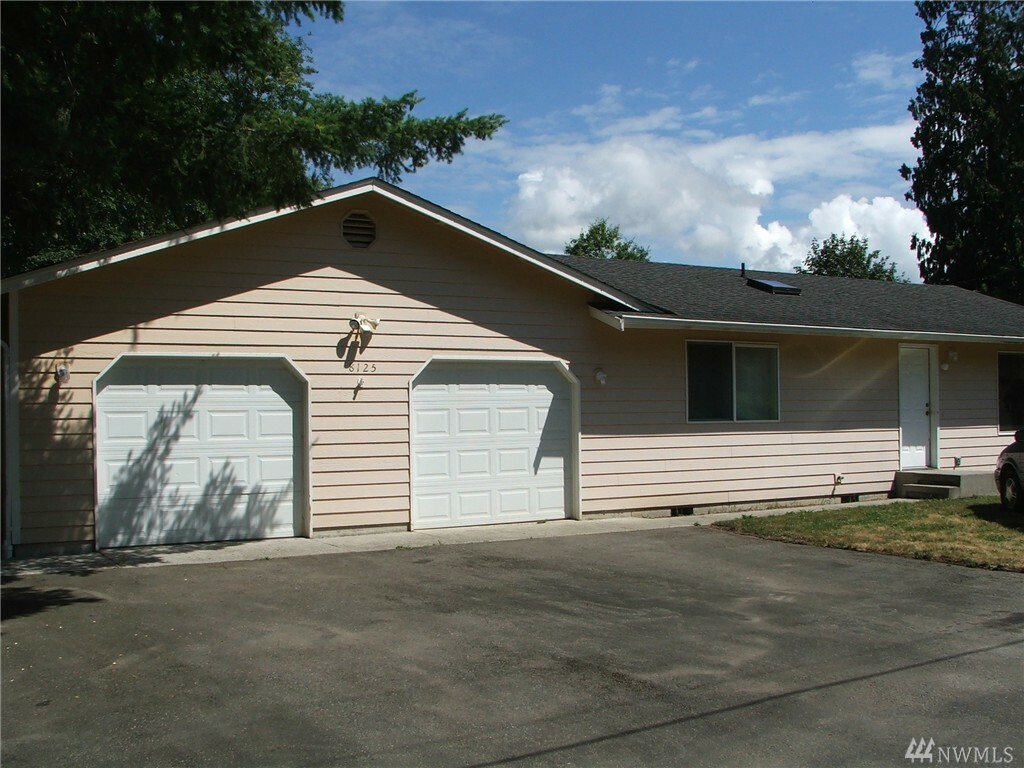 Property Photo:  8125 325th Place NW Aampampb  WA 98292 