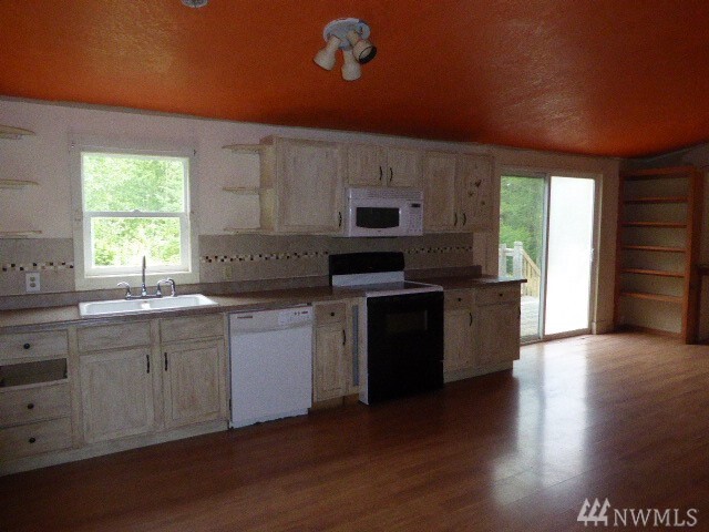 Property Photo: 10730 333rd Ave SE WA 98294