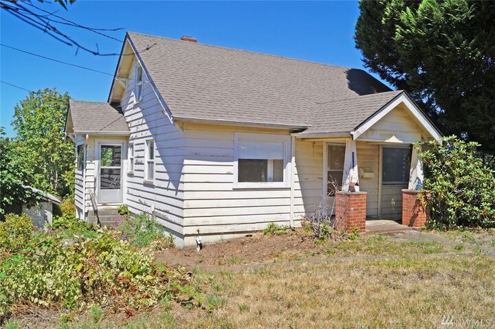 Property Photo:  1102 E Fairmount Ave  WA 98584 