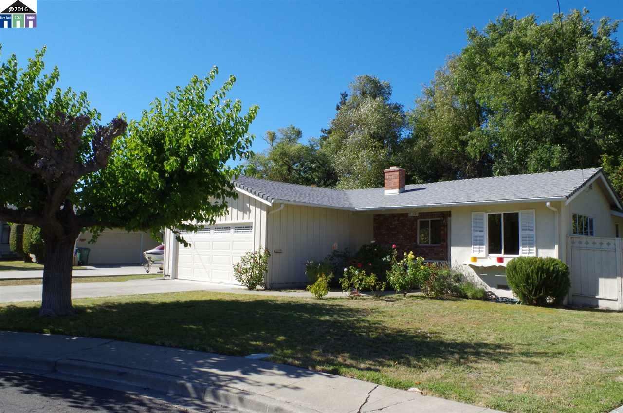 Property Photo:  2351 Granada Ct  CA 94564 