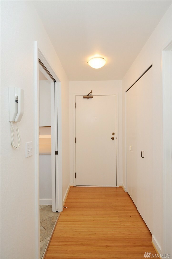 Property Photo: 5225 50th Ave NE 206 WA 98105