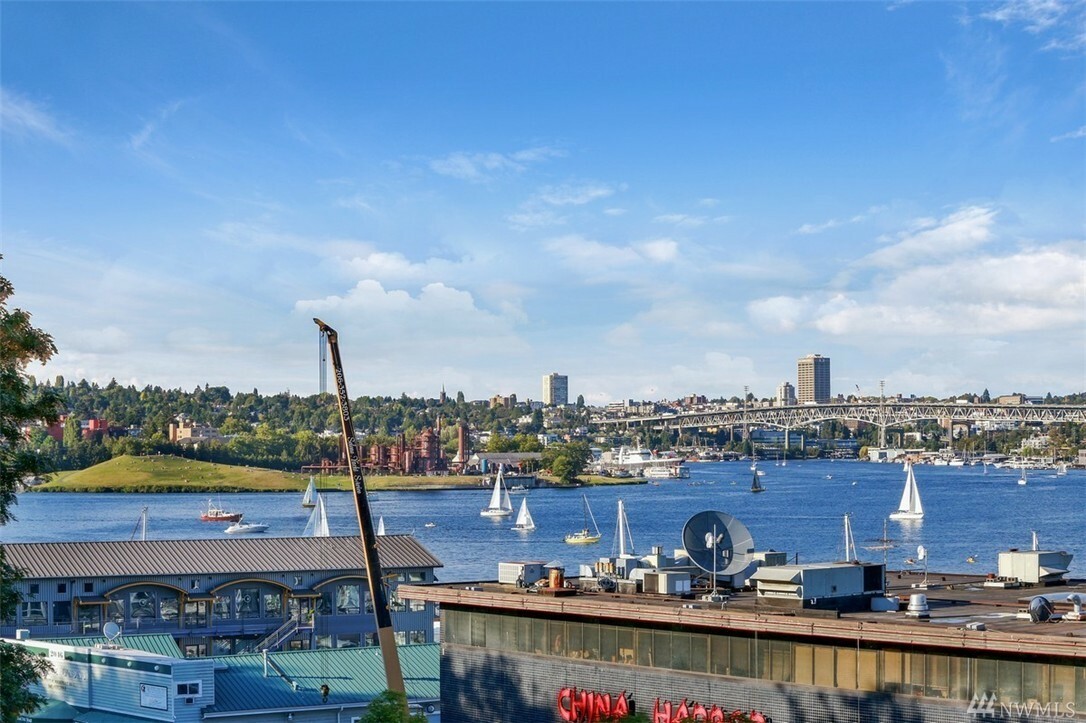 Property Photo: 2001 Westlake Ave N 43 WA 98109