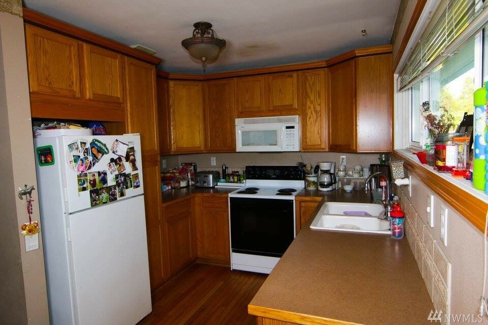 Property Photo: 912 17th St NE WA 98002