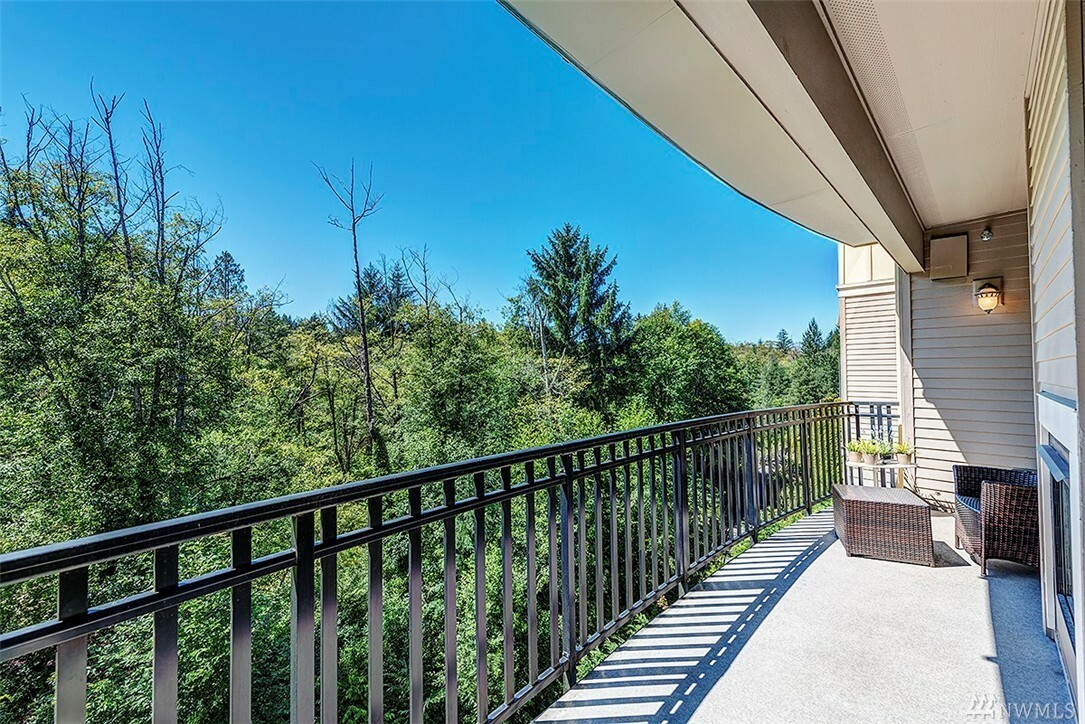 Property Photo: 15408 Main St 404 WA 98012