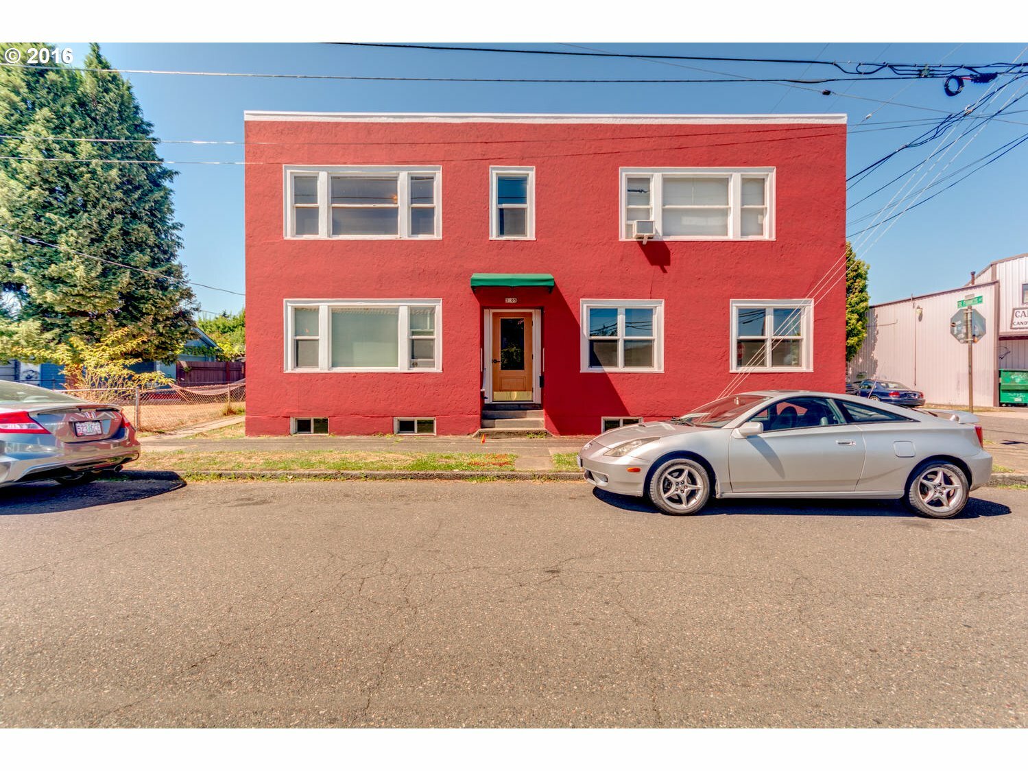 Property Photo: 3905 SE 54th Ave OR 97206