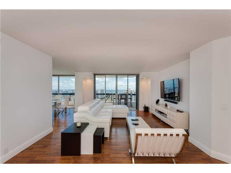 Property Photo: 3500 Mystic Pointe Dr 3704 FL 33180