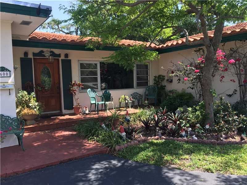 Property Photo:  1600 E Lake Dr  FL 33316 