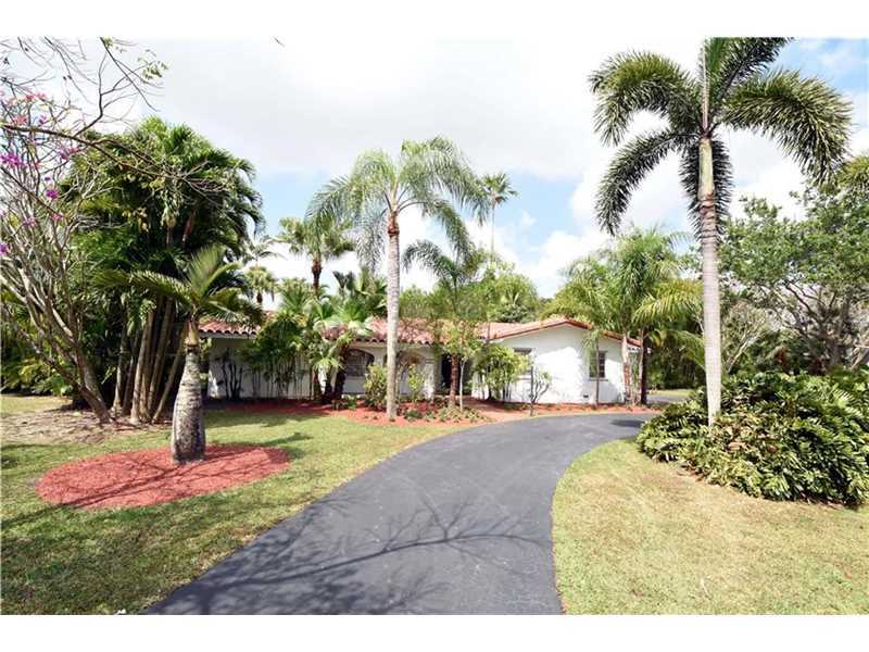 Property Photo: 11900 SW 94th Ct FL 33176
