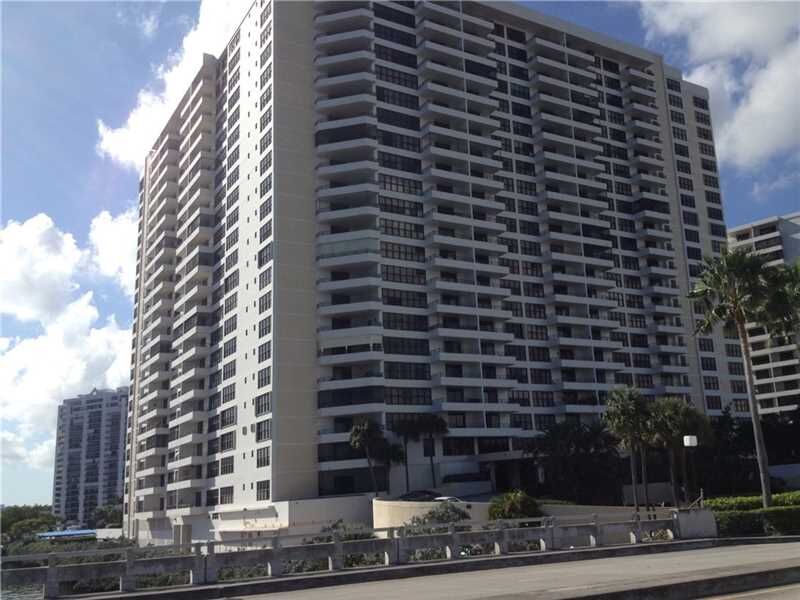 Property Photo: 2500 Parkview Dr 517 FL 33009