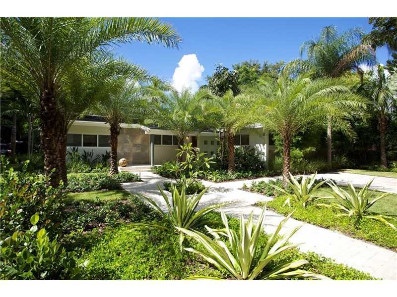 Property Photo:  1000 S Alhambra Cir  FL 33146 