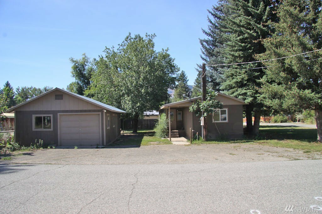 Property Photo:  109 Washington St  WA 98862 