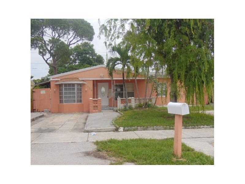Property Photo: 111 NW 52nd St FL 33309