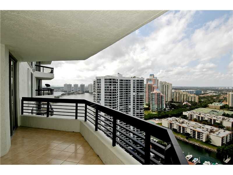 Property Photo: 3500 Mystic Pointe Dr 3202 FL 33180