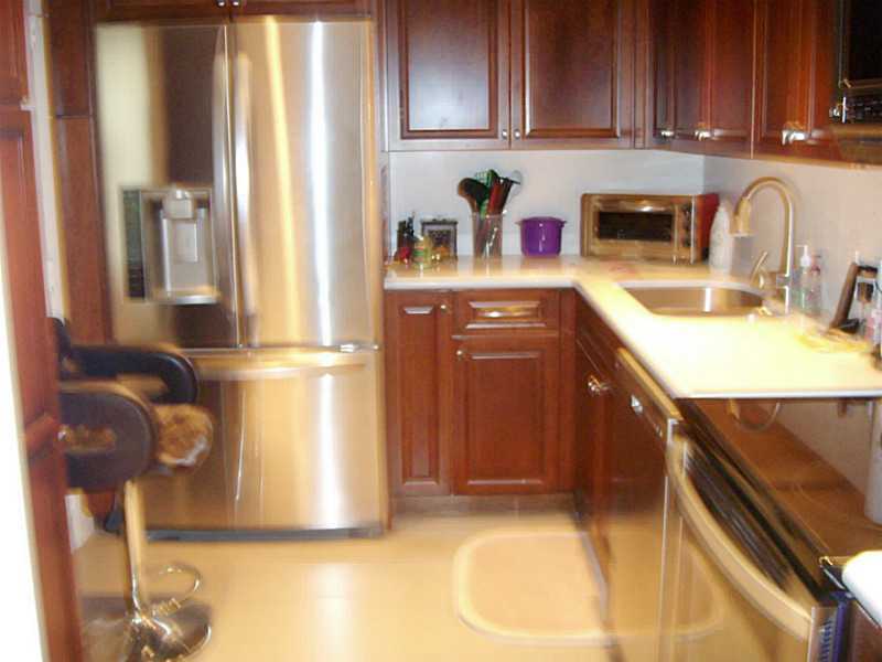 Property Photo: 20400 W Country Club Dr 408 FL 33180