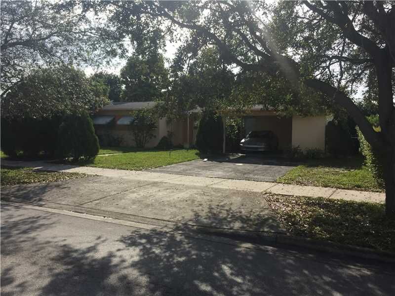 Property Photo: 6260 NW 114th St FL 33012