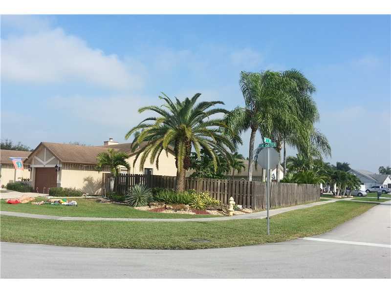 Property Photo:  646 SW 158th Te  FL 33326 