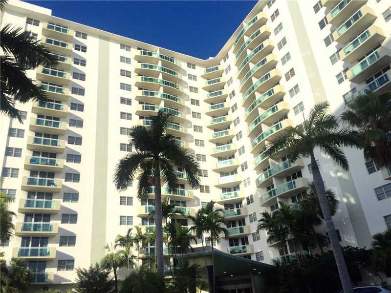 Property Photo: 3001 S Ocean Dr 631 FL 33019