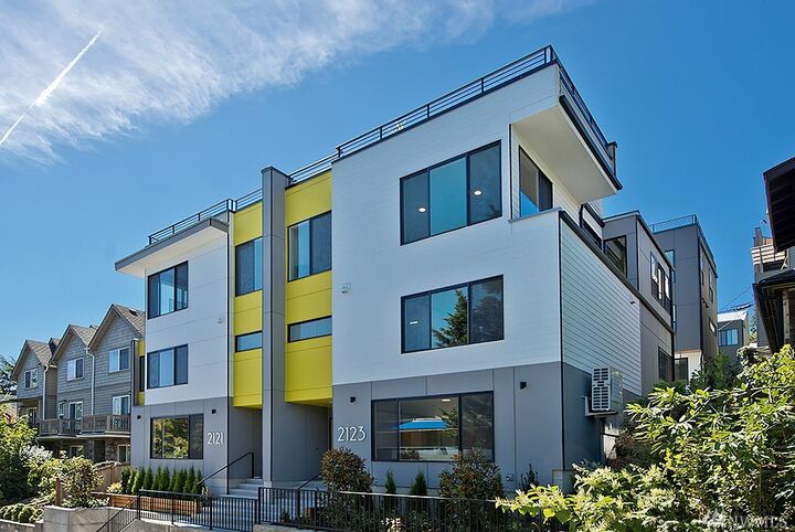 2123 8th Ave N  Seattle WA 98109 photo