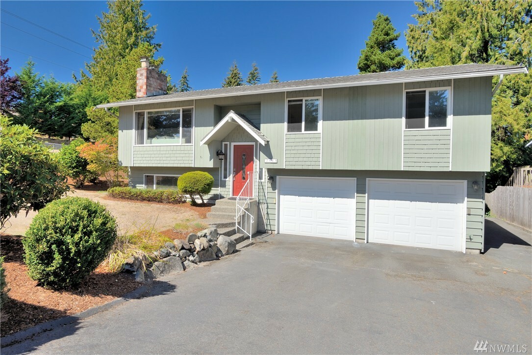 Property Photo:  7915 207th Place SW  WA 98026 