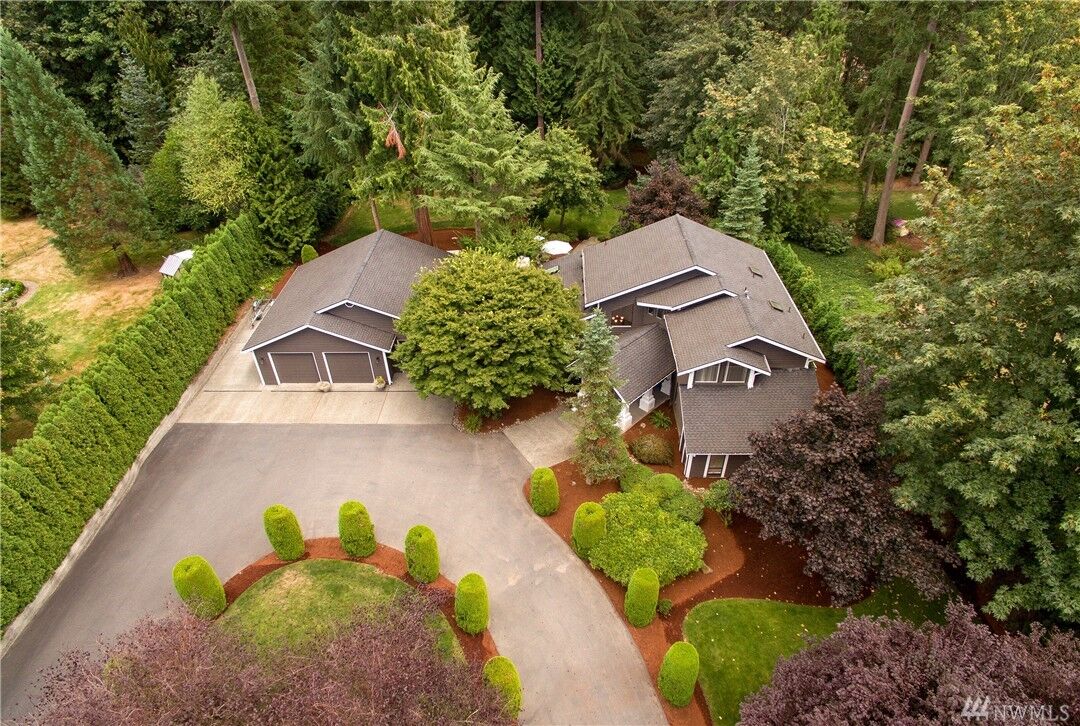 Property Photo:  13716  180th Avenue NE  WA 98052 