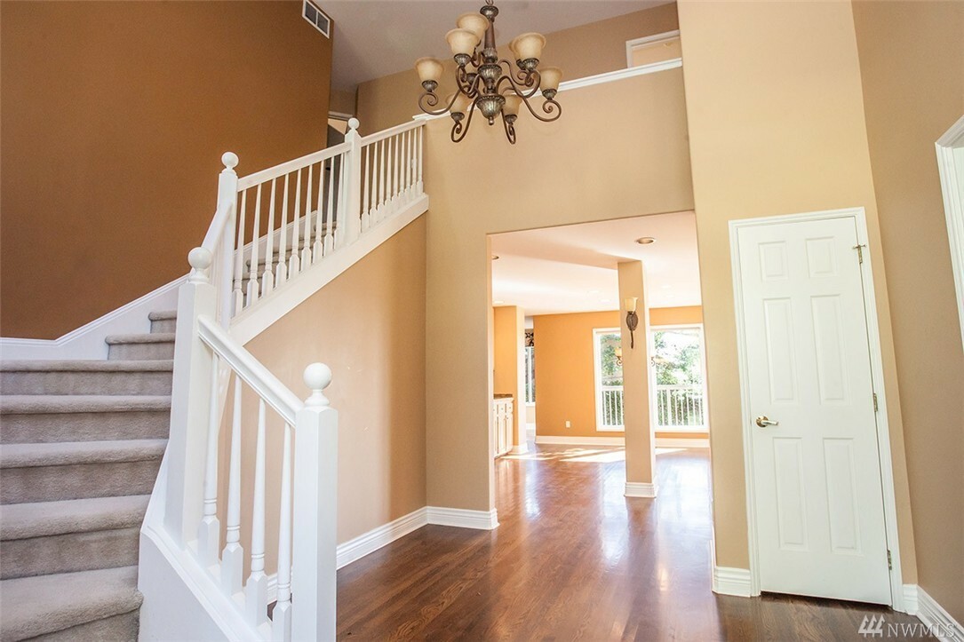 Property Photo: 18500 53rd Ave NE WA 98155