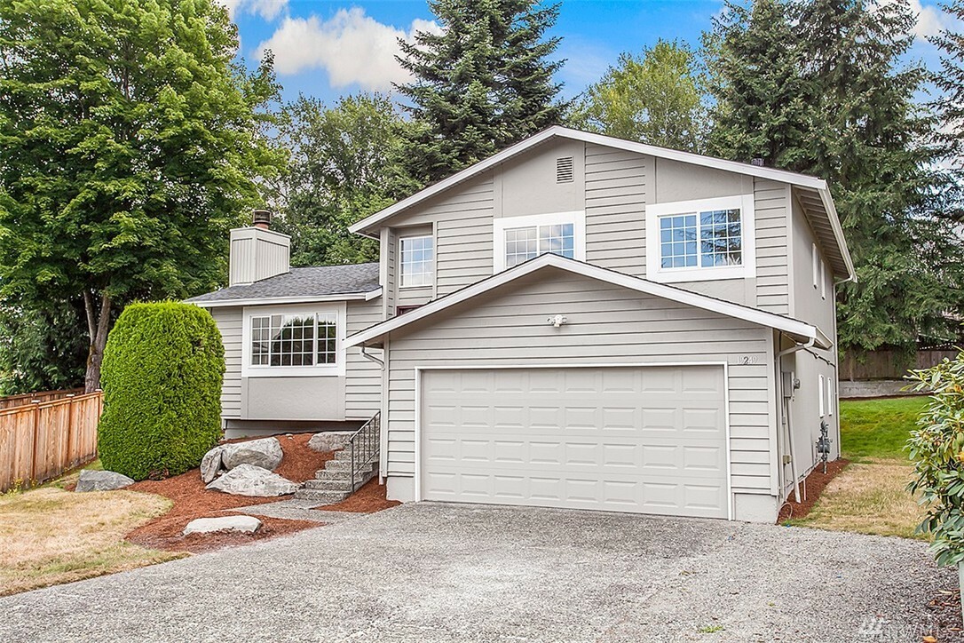 Property Photo:  19249 SE 49th St  WA 98027 