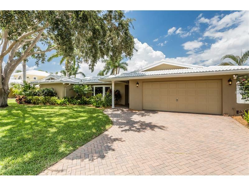 Property Photo:  2033 Tanglewood Drive NE  FL 33702 