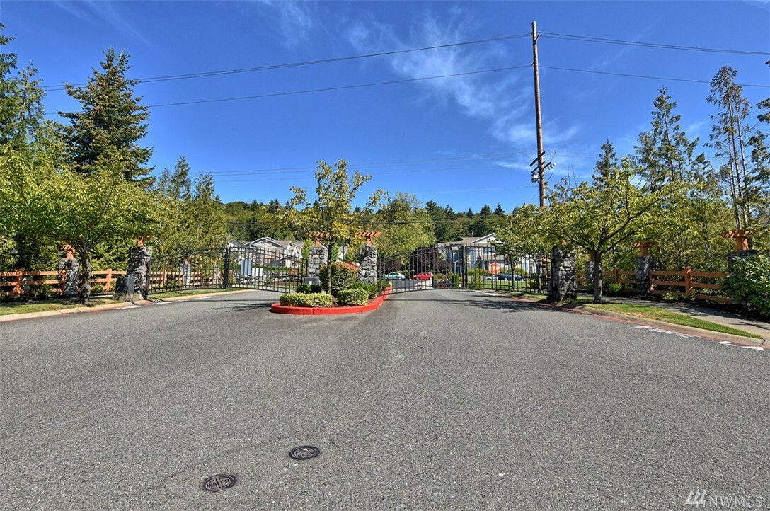 Property Photo:  5030 Davis Place S B  WA 98055 