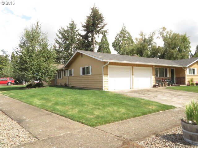 Property Photo:  218 H St  OR 97477 