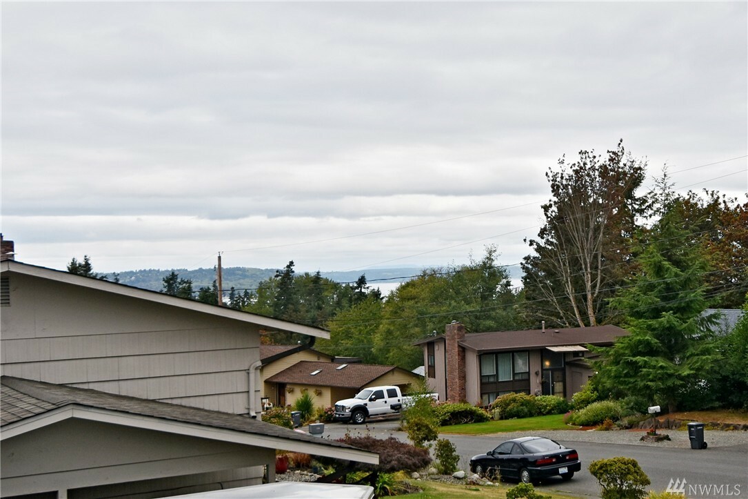 Property Photo:  1655 S 257th St  WA 98198 