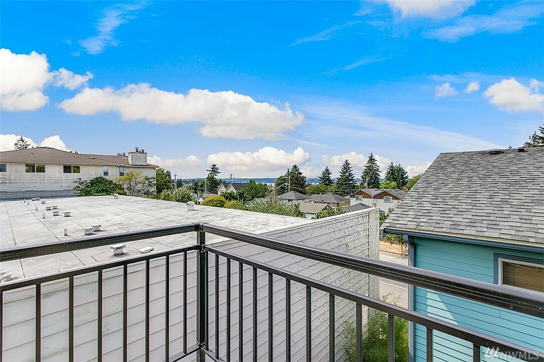 Property Photo:  6024 Fauntleroy Wy SW B  WA 98136 