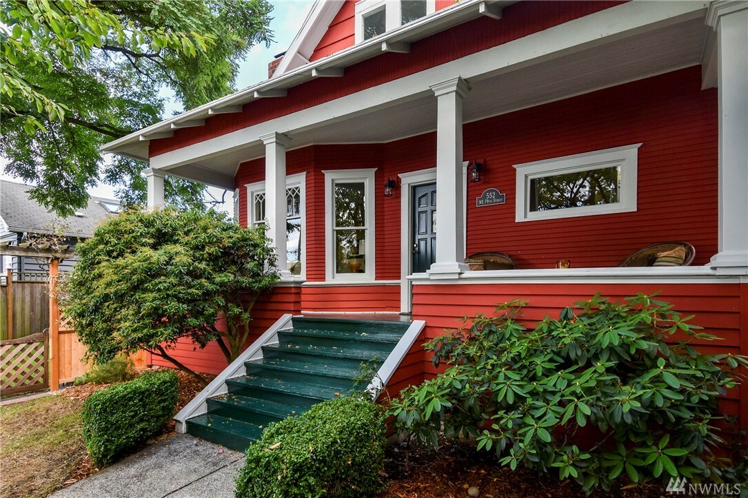 Property Photo: 552 NE 79th St WA 98115