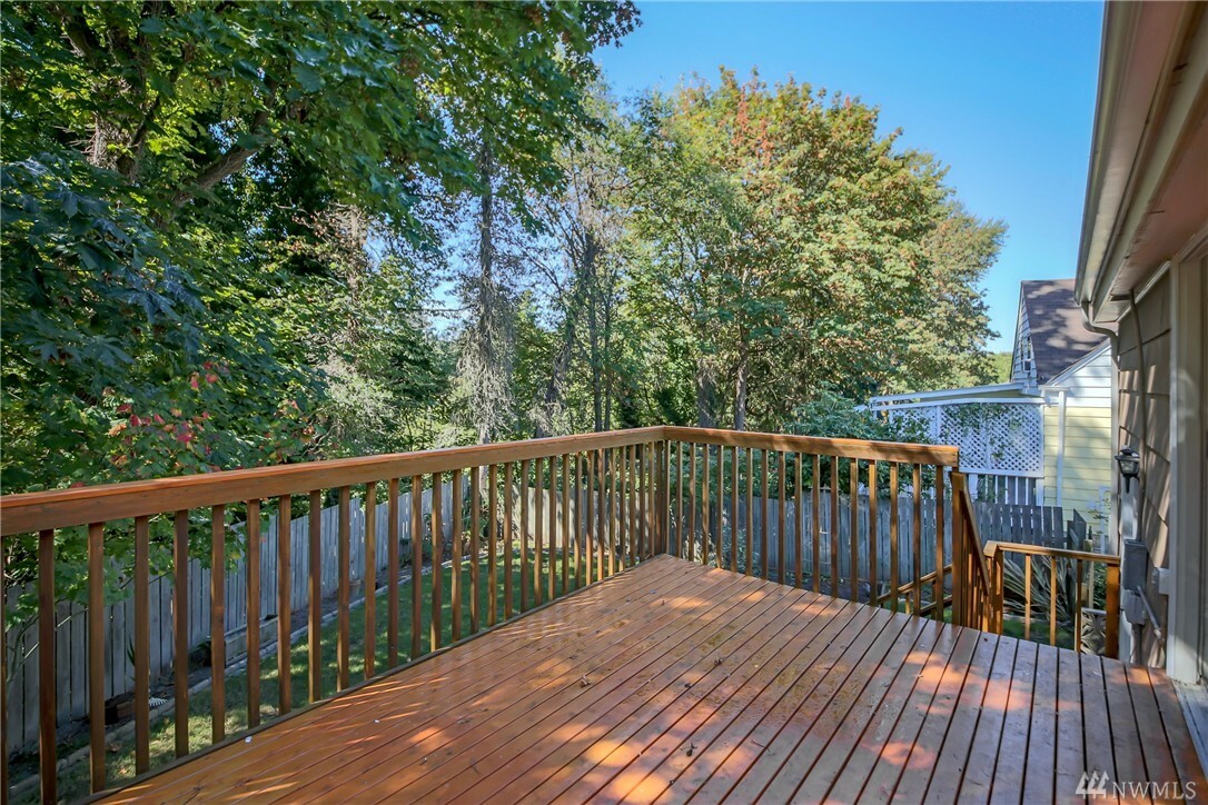 Property Photo:  11217 Crestwood Dr S  WA 98178 