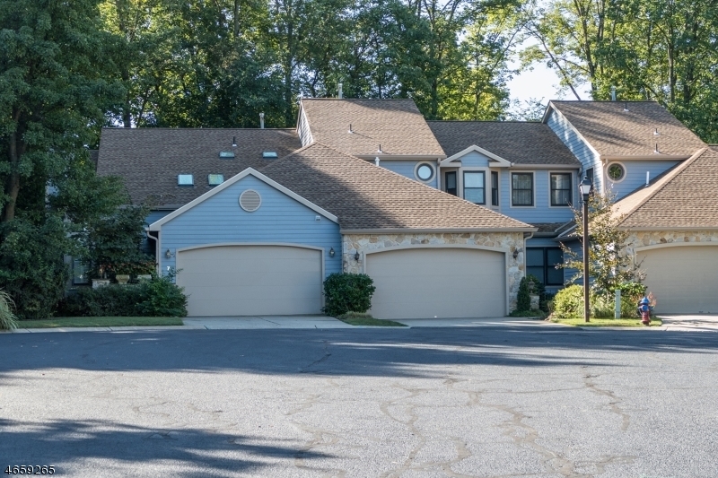 Property Photo:  8 Woodstream Ct  NJ 08530 