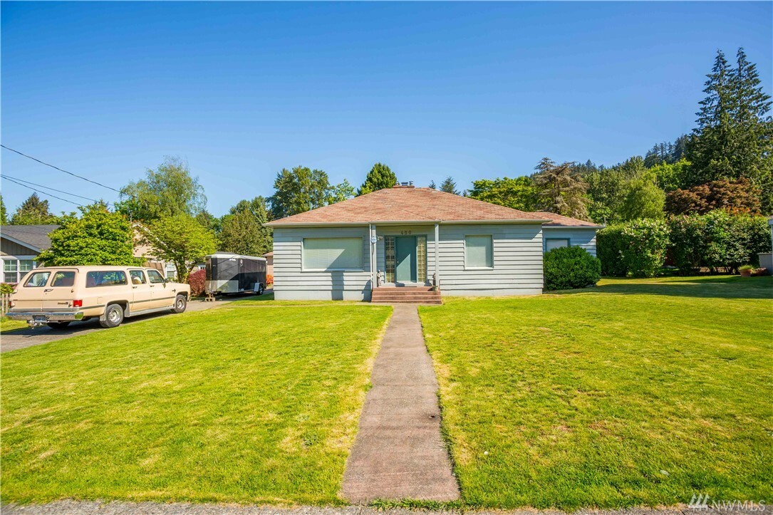 Property Photo:  450 NE Alder St  WA 98027 